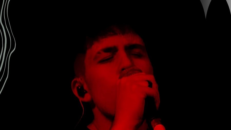 Kadmel cantando en Understage, foto de Lucardance
